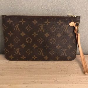 Like New Authentic LV Neverfull Pouchette